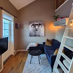 2 Bedroom Cozy In Appartement *