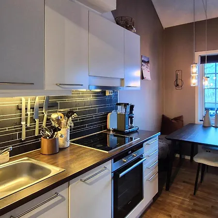 2 Bedroom Cozy In Apartment *